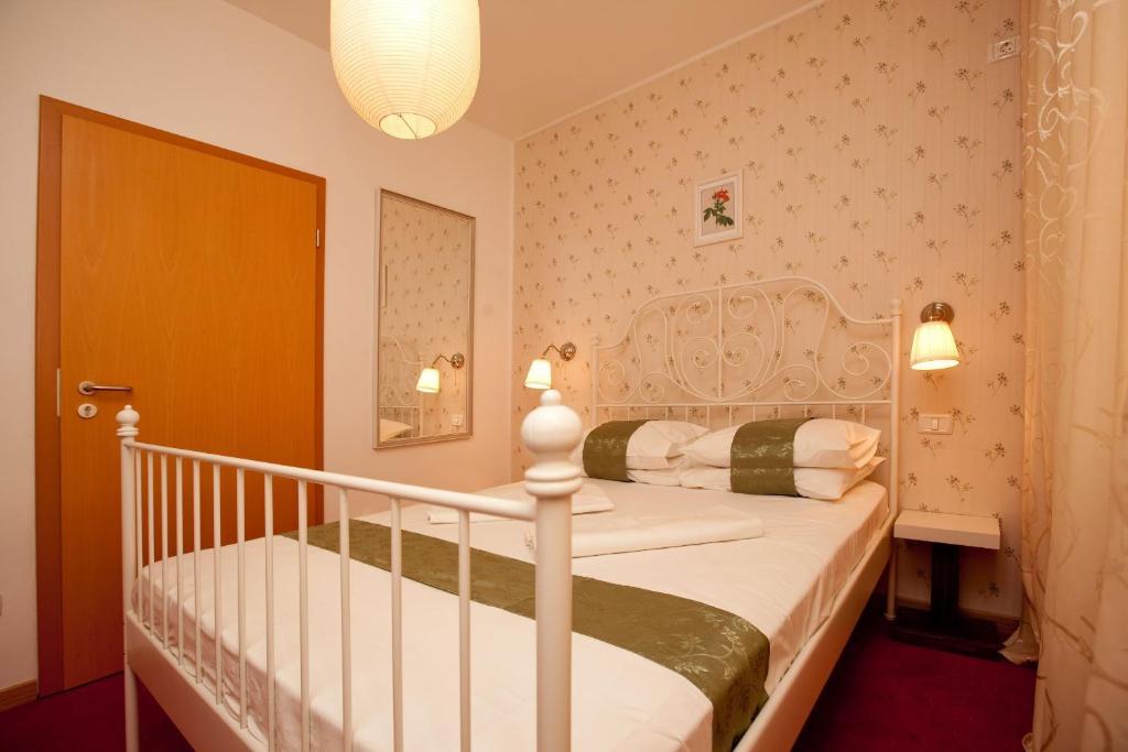 Pension Dinu Residence Тимишоара Стая снимка