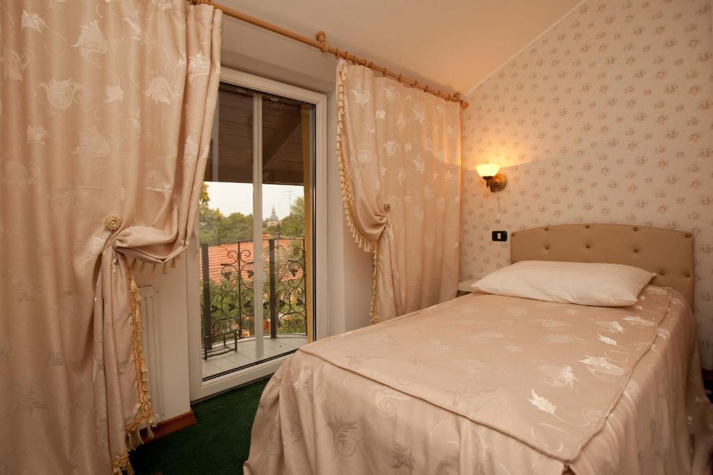 Pension Dinu Residence Тимишоара Стая снимка